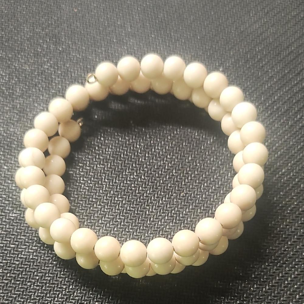 Elegant Cream Beaded Bracelet